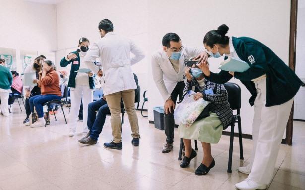 Atienden oftalmólogos del IMSS a pobladores sin seguridad social en Chiapas  | Sitio Web 